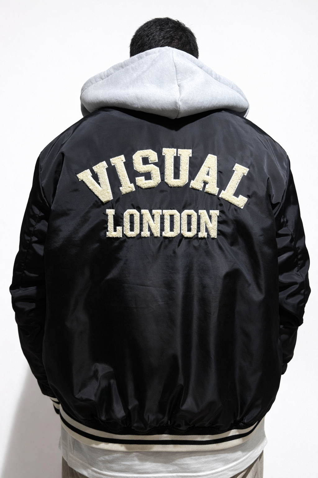V LND COAT IN BLACK